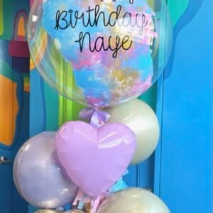 Burbuja de colores azúl celeste y rosa, con corazón rosa y ORBZ plateadas y morado pastel